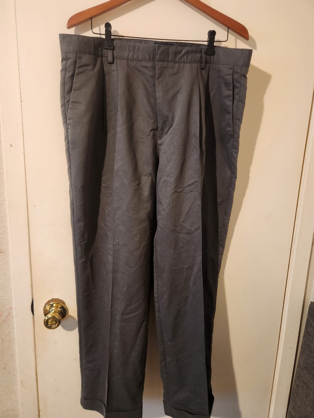 Dockers Men's Brown Pleated Dress Slacks